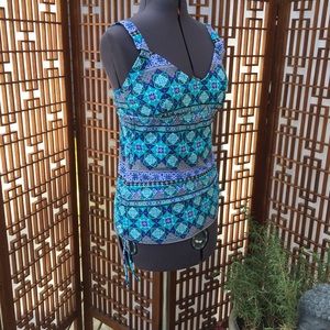 Underwire tankini with adjustable straps